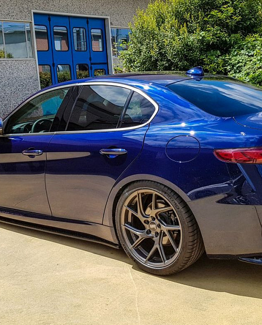 Фото дисков FLA Глянцевый графит на Alfa Romeo Giulia II (952)
