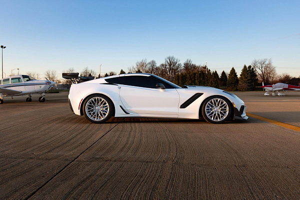 Фото дисков HRE P200 Сатиновый лак на Chevrolet Corvette C7