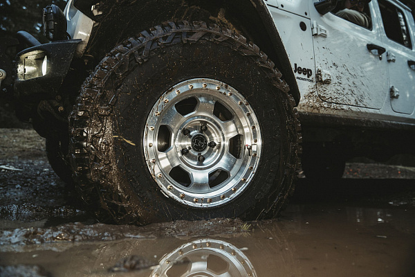 Фото дисков Black Rhino TROOPER Сатиновый лак на Jeep Gladiator II (JT)