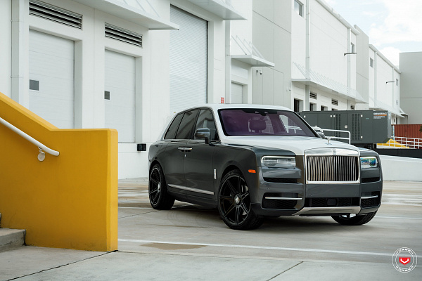 Фото дисков Vossen S17-11 Черный глянец на Rolls-Royce Cullinan