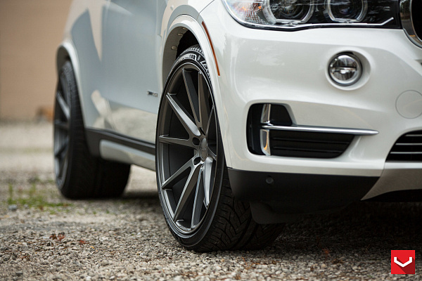 Фото дисков Vossen VFS-1 Сатиновый графит на BMW X5/X5 M (F15/F85)