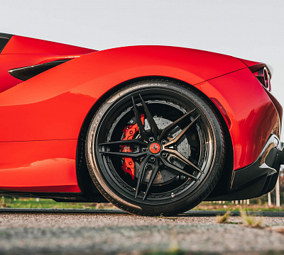 Фото дисков HRE S107SC на Ferrari F8