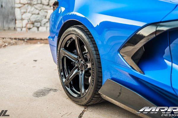 Фото дисков MRR F23 Черный глянец на Chevrolet Corvette C8