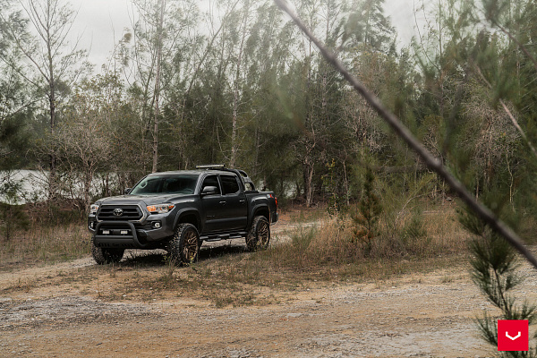 Фото дисков Vossen HF6-5 Сатиновая бронза на Toyota Tacoma III