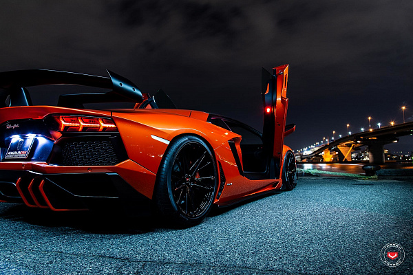 Фото дисков Vossen M-X6 Черный глянец на Lamborghini Aventador