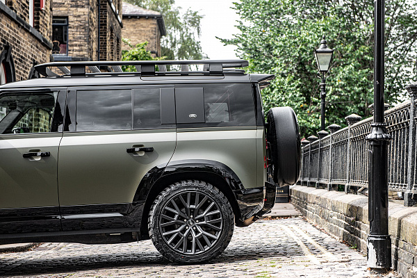 Фото дисков Kahn RS 3.0 Черный сатин на Land Rover Defender II