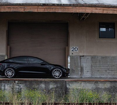Фото дисков HRE FF10 на Tesla Model 3