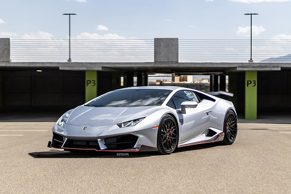 Фото дисков Strasse Wheels SV10M Deep Concave FS Черный глянец на Lamborghini Huracan
