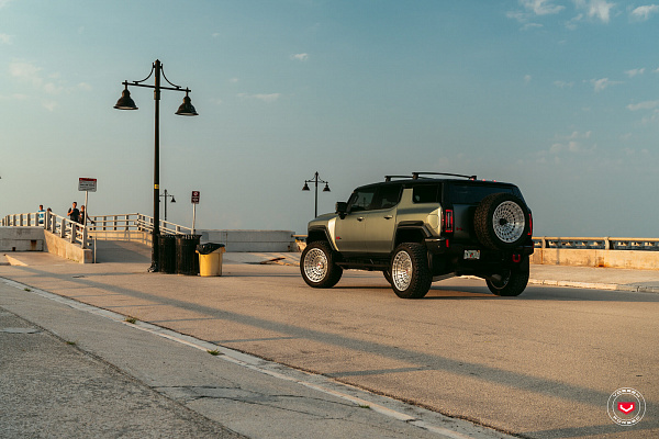 Фото дисков Vossen LCX-04 Глянцевый лак на GMC Hummer EV