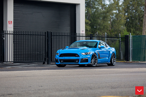 Фото дисков Vossen VFS-10 Глянцевый графит на Ford Mustang VI