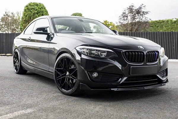 Фото дисков Bola FLV Черный глянец на BMW 2/M2 (F22/F87)