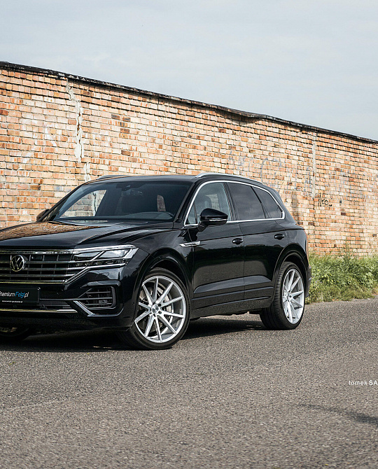 Фото дисков VFS-1 Серебро на Volkswagen Touareg III