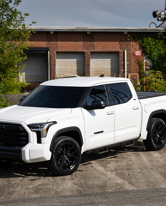 Фото дисков HF6-4 Черный сатин на Toyota Tundra III