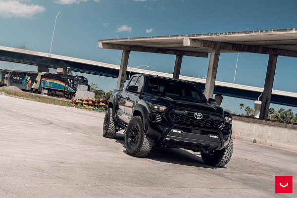 Фото дисков Vossen HFX-1 (6-Lug) Черный сатин на  Toyota Tacoma IV