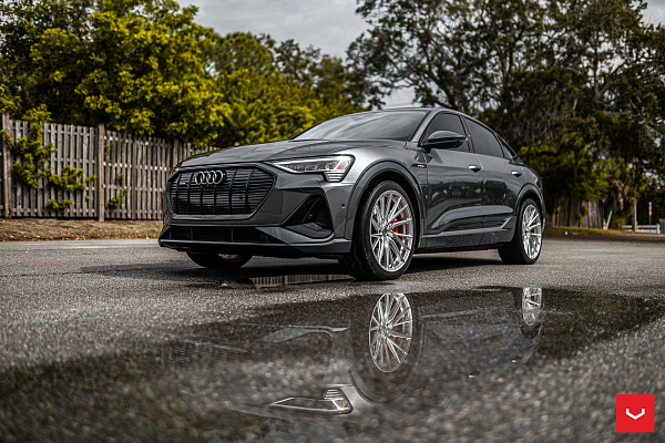 Фото дисков Vossen HF-4T Серебро на Audi E-tron