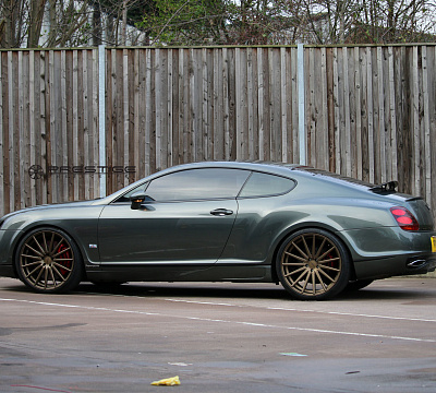 Фото дисков Vossen VFS-2 на Bentley Continental GT II
