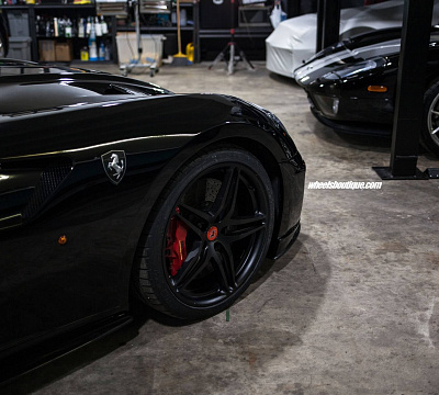 Фото дисков HRE P107 на Ferrari 599