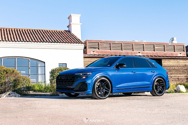 Фото дисков Anrky S1-X3 Черный глянец на Audi Q8