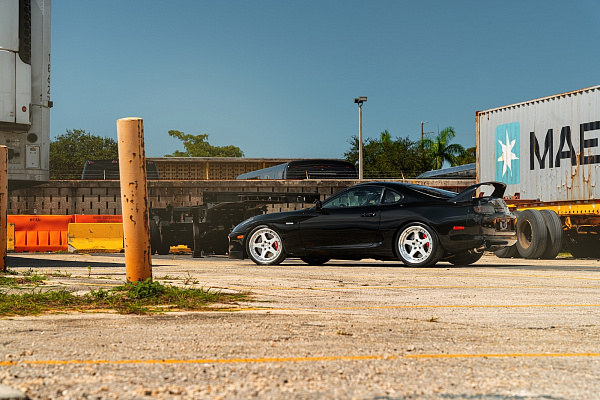 Фото дисков Strasse Wheels S5 Track Глянцевый лак на Toyota Supra A80