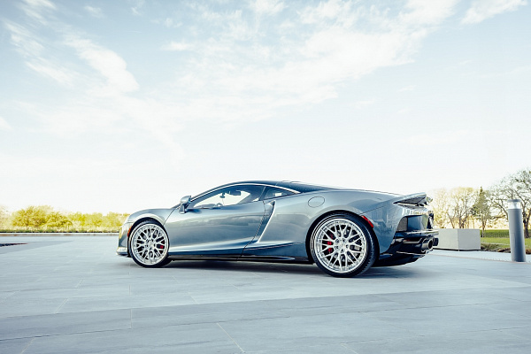 Фото дисков Strasse Wheels SV10M Deep Concave FS Глянцевый лак на McLaren 650S
