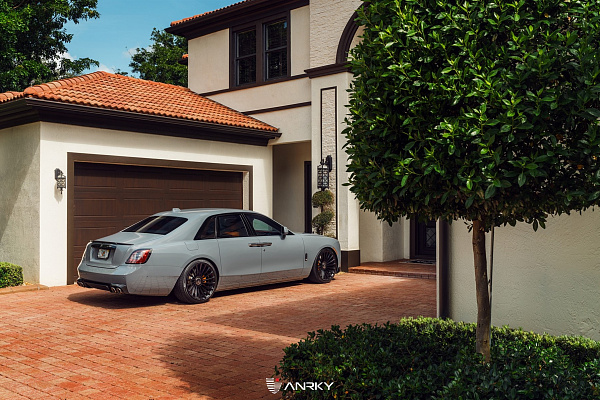 Фото дисков Anrky RF-282 Черный глянец на Rolls-Royce Ghost I
