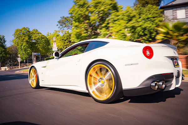 Фото дисков CEC C26 Глянцевое золото на Ferrari F12