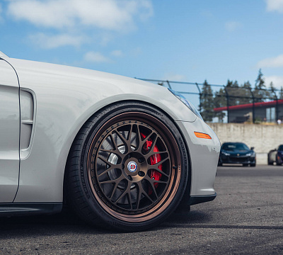 Фото дисков HRE 300 на Porsche Panamera III