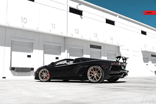 Фото дисков Anrky AN32 Сатиновая шампань на Lamborghini Aventador