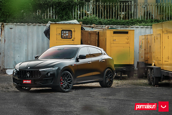 Фото дисков Vossen HF-2 Черный глянец на Maserati Levante