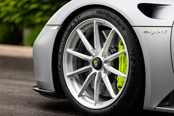 Фото дисков Brixton Forged R11-R Глянцевый лак на Porsche 918 Spyder