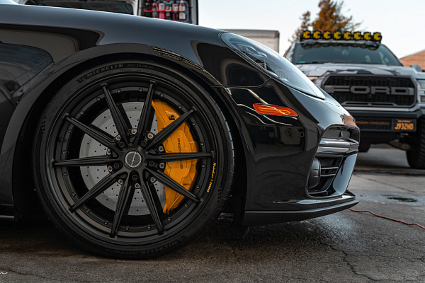 Фото дисков Brixton Forged R11-R Черный сатин на Porsche Panamera II