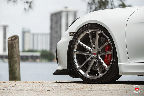 Фото дисков Vossen CG-203 Глянцевый лак на Porsche Cayman II