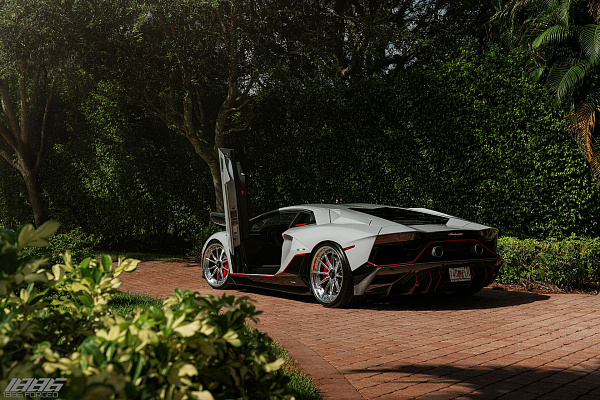 Фото дисков 1886 Wheels G010 Полированный лак на Lamborghini Aventador