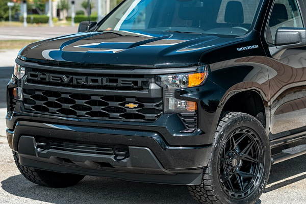 Фото дисков 4PLAY 4P55 Черный глянец на Chevrolet Silverado IV