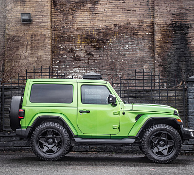 Фото дисков Kahn Mondial Retro на Jeep Wrangler IV (JL)