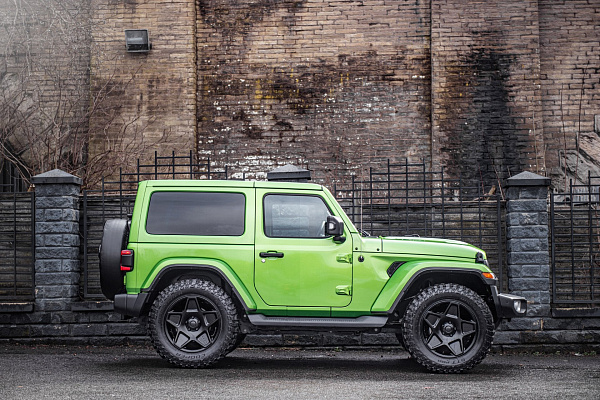 Фото дисков Kahn Mondial Retro Черный сатин на Jeep Wrangler IV (JL)