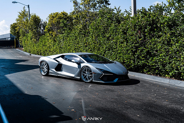 Фото дисков Anrky XR-301 Глянцевый лак на Lamborghini Revuelto