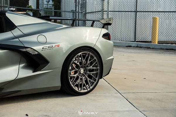 Фото дисков Anrky RS1.2 Глянцевый темный лак на Chevrolet Corvette C8