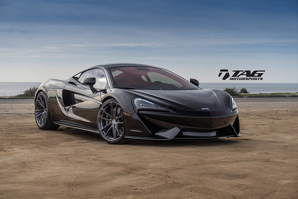 Фото дисков HRE P104 Глянцевый темный лак на McLaren 570S