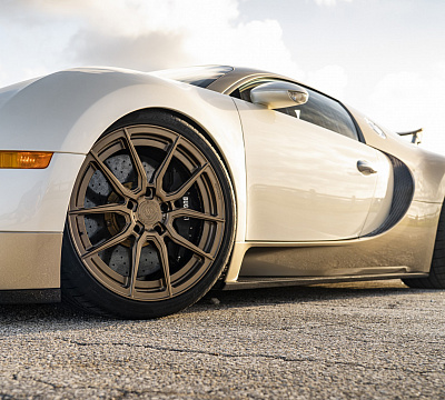 Фото дисков Strasse Wheels SV5 Deep Concave Duoblock на Bugatti Veyron