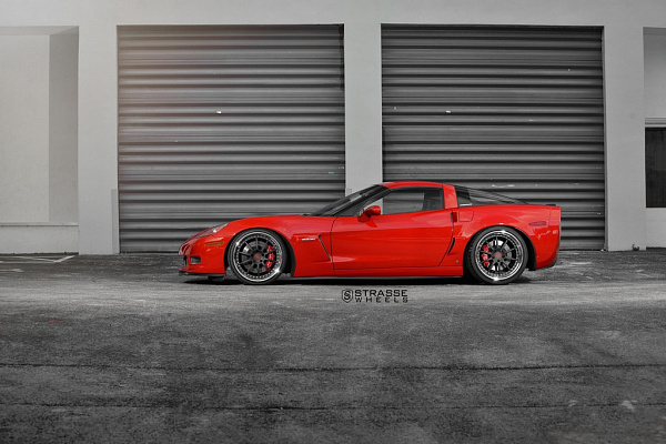 Фото дисков Strasse Wheels R10 Performance Другой цвет на Chevrolet Corvette C6