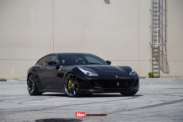 Фото дисков HRE P204 Глянцевый графит на Ferrari GTC4Lusso