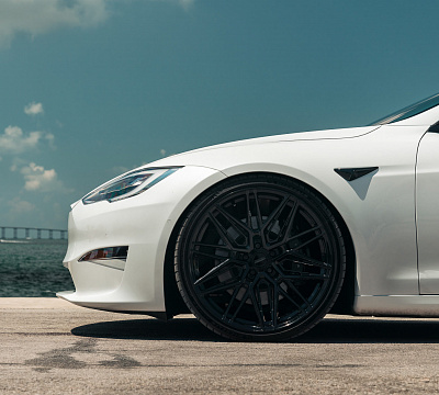 Фото дисков Vossen HF-7 на Tesla Model S
