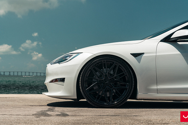 Фото дисков Vossen HF-7 Черный глянец на Tesla Model S
