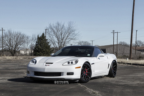 Фото дисков Strasse Wheels R10 Deep Concave Черный сатин на Chevrolet Corvette C6