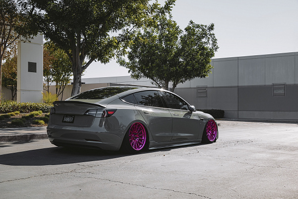 Фото дисков Rotiform NEK Другой цвет на Tesla Model 3