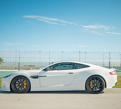 Фото дисков Strasse Wheels R10 Deep Concave FS на Aston Martin Vanquish 2