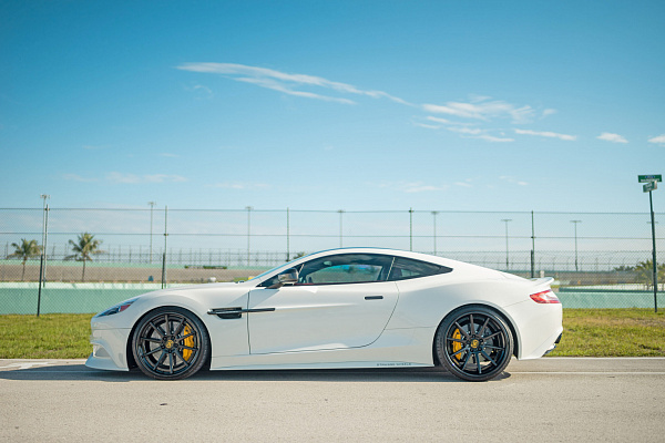 Фото дисков Strasse Wheels R10 Deep Concave FS Черный глянец на Aston Martin Vanquish 2