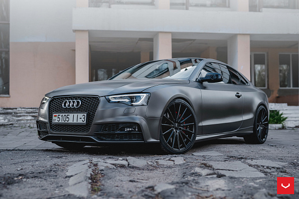 Фото дисков Vossen VFS-2 Черный глянец на Audi A/S/RS 5 (8T)