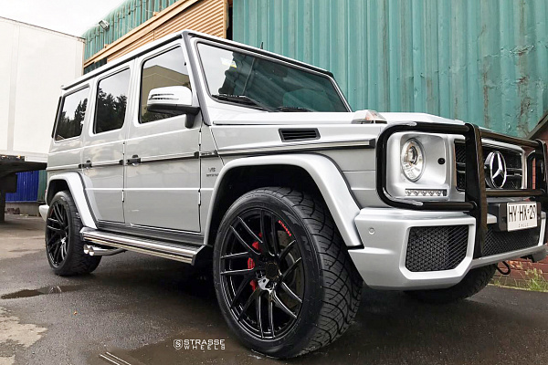 Фото дисков Strasse Wheels SM7T Deep Concave Monoblock Черный глянец на Mercedes-Benz G-Class II